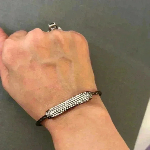 Black/pewter magnetic closure bracelet - Picture 1 of 3